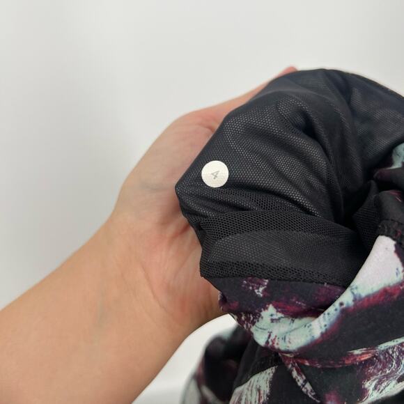 Lululemon Tranquil Crop High Rise Joggers Kara Blossom Multi/Black - Picture 5 of 5